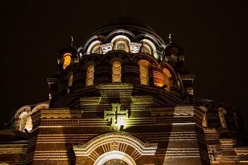 Продолжаются работы по ремонту храма