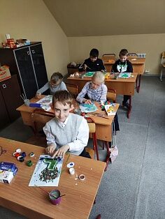 Продолжаются радостные и цветущие пасхальные дни, а с ними - и занятия в воскресной школе