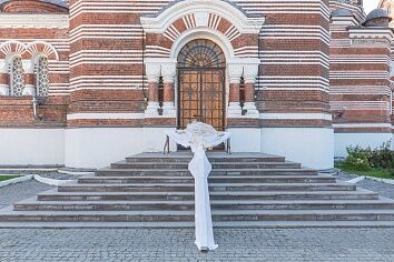 Установка креста главного купола Троицкого храма