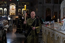 Утреня Великой Пятницы с чтением двенадцати Евангелий