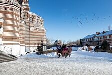 Поздняя Божественная литургия и праздничные гуляния в день Рождества Христова