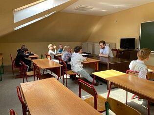 Продолжаются радостные и цветущие пасхальные дни, а с ними - и занятия в воскресной школе