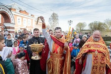 Утренняя Божественная литургия в праздник Пасхи!