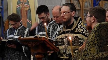 Торжественная служба вечером Великого Четверга