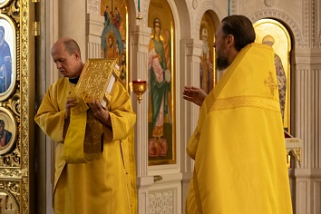 Божественная Литургия в воскресенье, на неделе девятнадцатой по Пятидесятнице