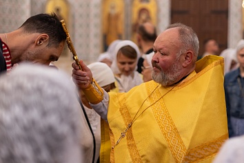 Божественная Литургия в воскресенье, на неделе четвёртой по Пятидесятнице