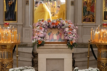 Божественная Литургия в субботу, на неделе пятой по Пятидесятнице, в день памяти первоверховных апостолов Петра и Павла