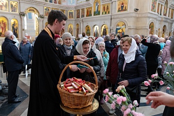 Воскресное Богослужение 26 апреля, на неделе третьей по Пасхе, святых Жен - мироносиц