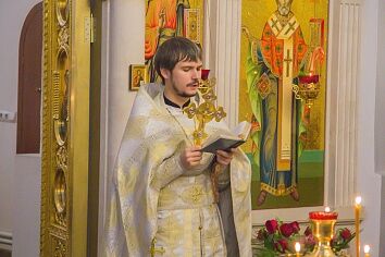 Гости  в Троицком  храме