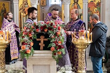 Воздвижение Честнаго и Животворящего Креста Господня