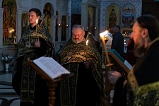 Утреня Великой Пятницы с чтением двенадцати Евангелий