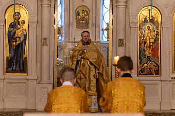 Божественная Литургия в воскресенье, на неделе двадцать четвертой по Пятидесятнице