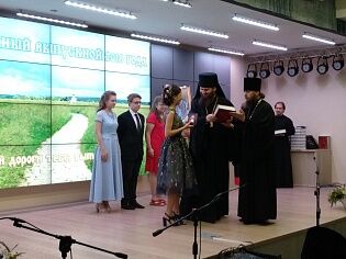 Настоятель Троицкого храма посетил Епархиальный выпускной