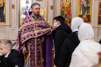 Воскресное Богослужение на третьей неделе Великого поста, Крестопоклонной