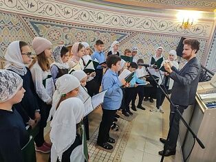  Храм вновь наполнился детскими голосами.