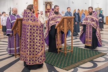 Великий Пяток. Вынос Плащаницы.