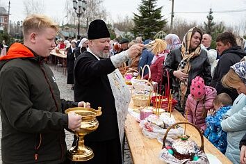 Великая Суббота. Освящение пасхальной снеди.