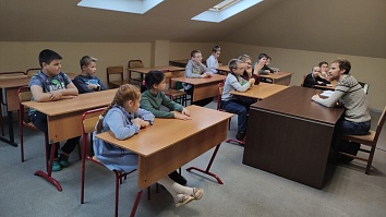 Занятия в Воскресной школе - “Ветхий Завет. История Авраама” и “Детство Иисуса”.