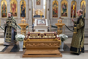  Вечерня Великого Пятка и Вынос Плащаницы.