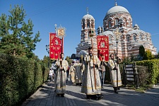 Перенесение мощей святых благоверных князей Петра и Февронии Муромских