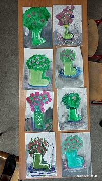 Продолжаются радостные и цветущие пасхальные дни, а с ними - и занятия в воскресной школе