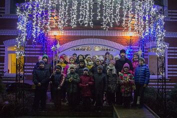 Подарки детям приюта от Митрополита Ювеналия