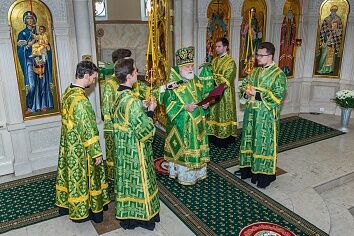 Престольный праздник Троицкого храма. Архиерейское богослужение