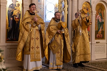 Божественная Литургия в воскресенье, на неделе тридцатой по Пятидесятнице