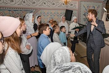 Храм вновь наполнился детскими голосами.