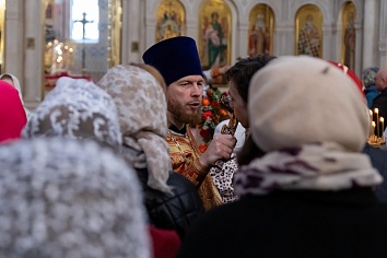 Пасхальная поздняя Литургия и праздничные гуляния на приходе