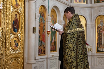  Вечерня Великого Пятка и Вынос Плащаницы.