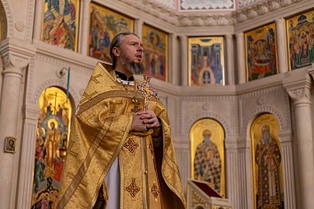 Божественная Литургия в воскресенье, на неделе двадцать четвертой по Пятидесятнице