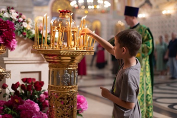 Всенощное бдение архиерейским чином накануне дня Святой Троицы