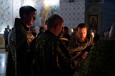 Утреня Великой Пятницы с чтением двенадцати Евангелий