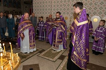 Изнесение Честных Древ Животворящего Креста Господня