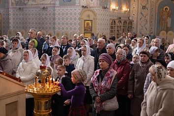 Божественная литургия 30 марта, в воскресенье, на неделе четвертой Великого поста