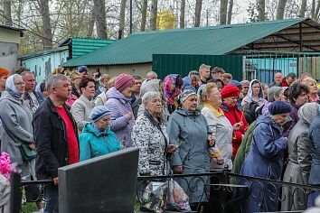 Радоница. Панихида на Щуровском кладбище.