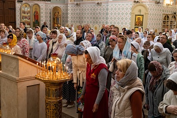 Божественная Литургия в воскресенье, на неделе тринадцатой по Пятидесятнице