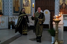 Утреня Великой Пятницы с чтением двенадцати Евангелий