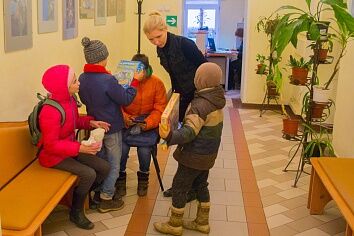  Продолжается акция "Согреем детские сердца"