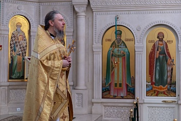 Божественная Литургия в воскресенье, на Неделе сыропустной, в воспоминание Адамова изгнания