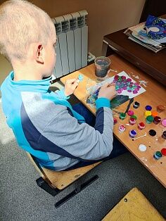 Продолжаются радостные и цветущие пасхальные дни, а с ними - и занятия в воскресной школе