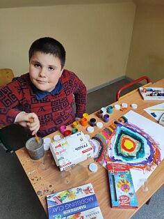 Продолжаются радостные и цветущие пасхальные дни, а с ними - и занятия в воскресной школе