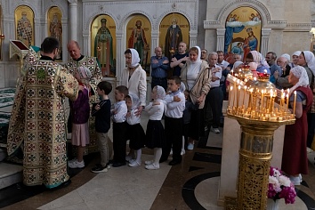 Воскресное Богослужение 14 июня, на неделе второй по Пятидесятнице, Всех святых, в земле Русской просиявших